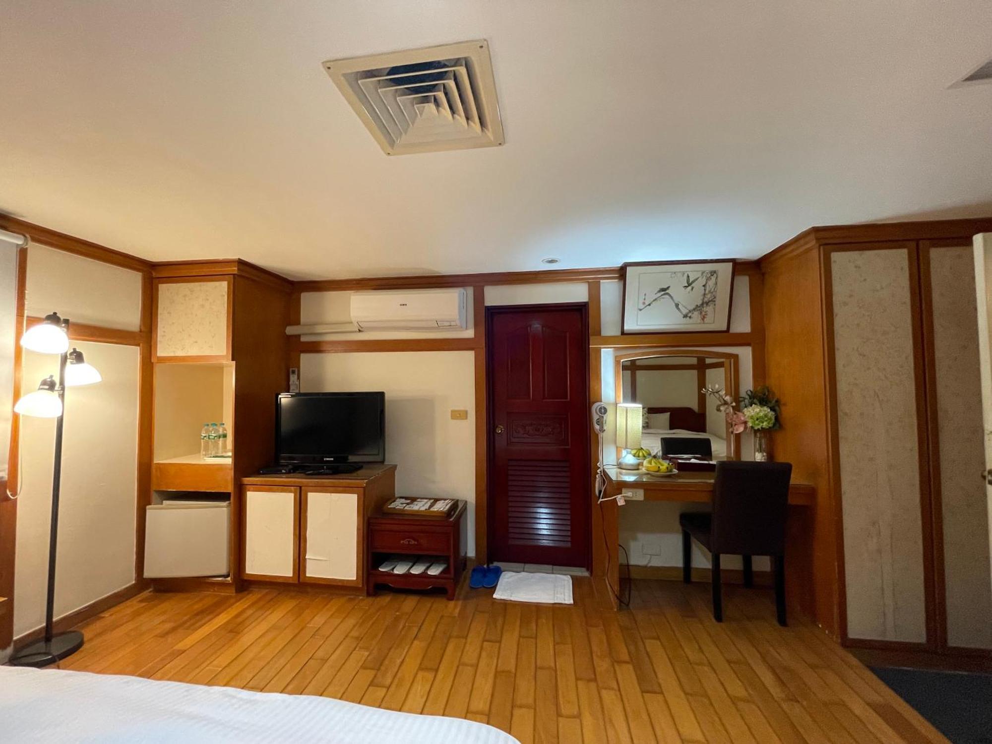 River Hotel Chiayi City Exteriör bild