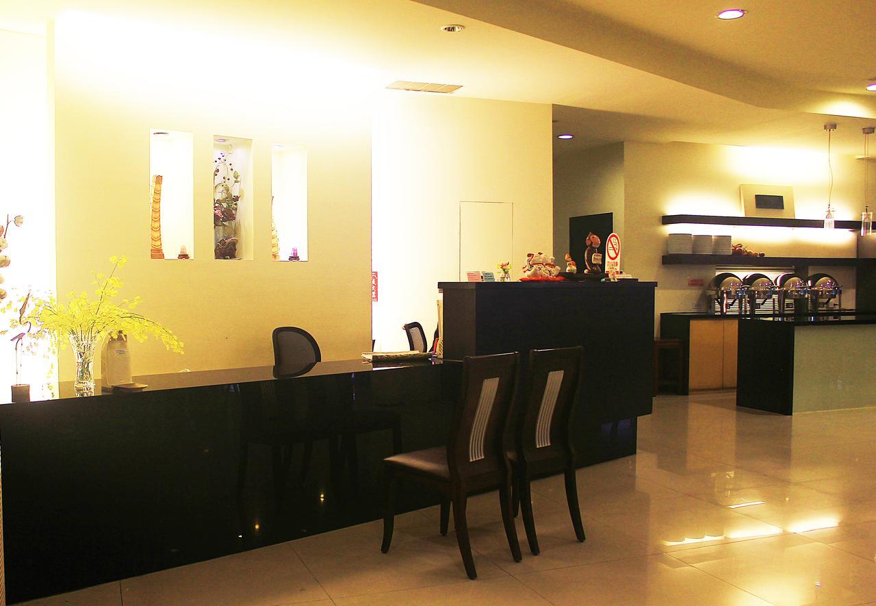 River Hotel Chiayi City Exteriör bild